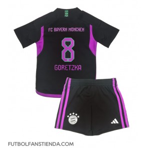 Bayern Munich Leon Goretzka #8 Segunda Equipación Niños 2023-24 Manga Corta (+ Pantalones cortos)